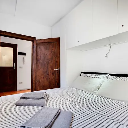 Bragora Smoochy Attic In Venezia