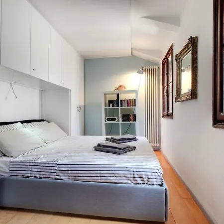 Bragora Smoochy Attic In Apartment Venice