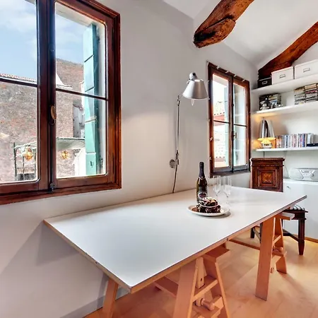 Bragora Smoochy Attic In *