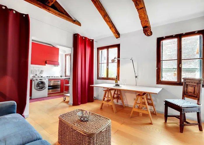 Bragora Smoochy Attic In Appartement *