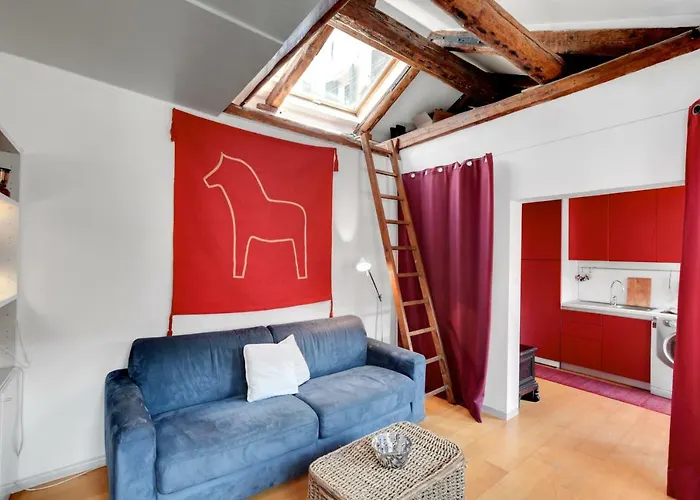 Bragora Smoochy Attic In *