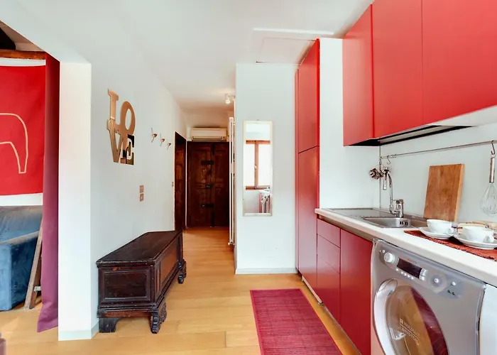 Bragora Smoochy Attic In * Venise