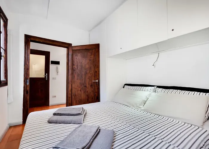 Bragora Smoochy Attic In Venise