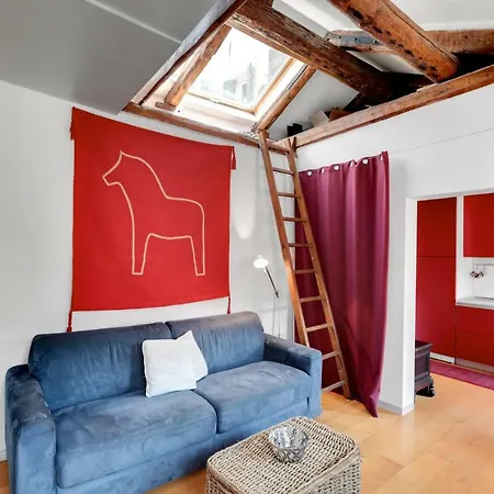 Bragora Smoochy Attic In *