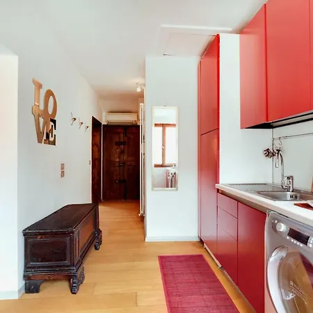 Bragora Smoochy Attic In * Venedig